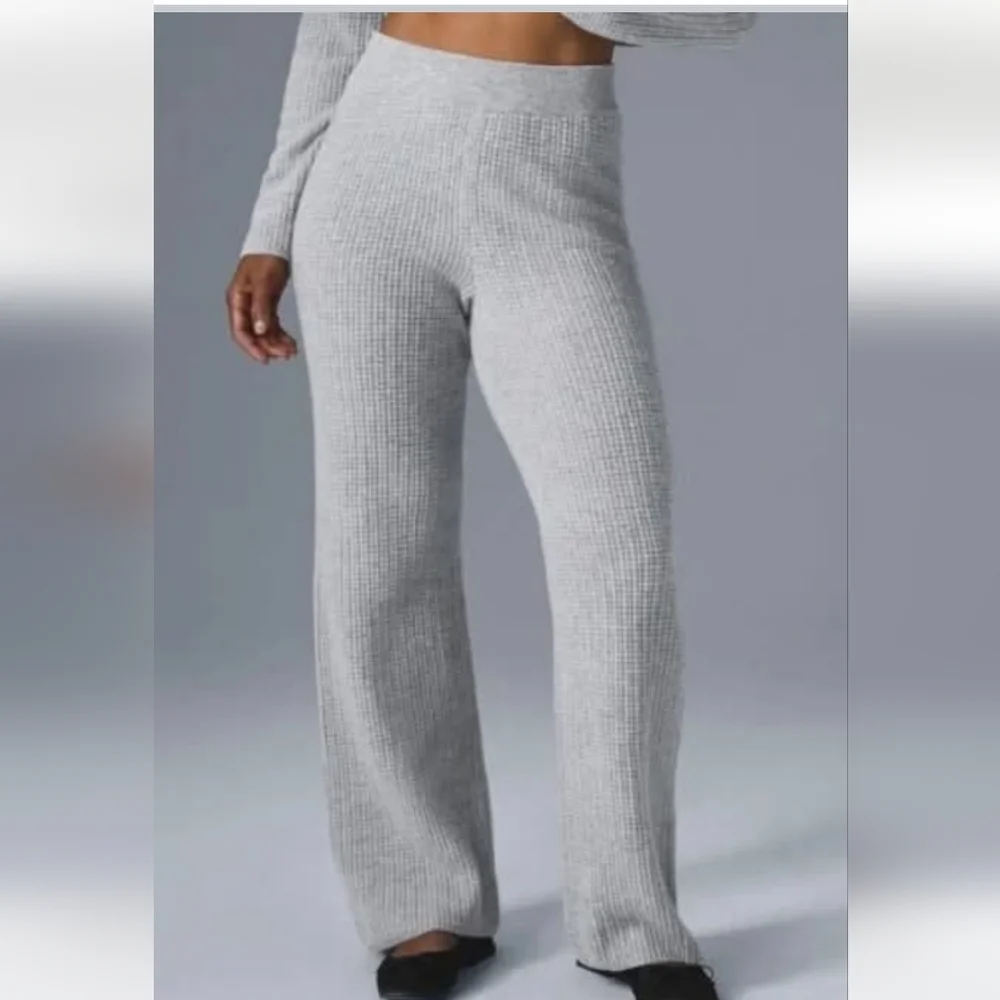 Alo Yoga Cashmere High Waist Plush Waffle Pant in Heather Gray sz LARGE